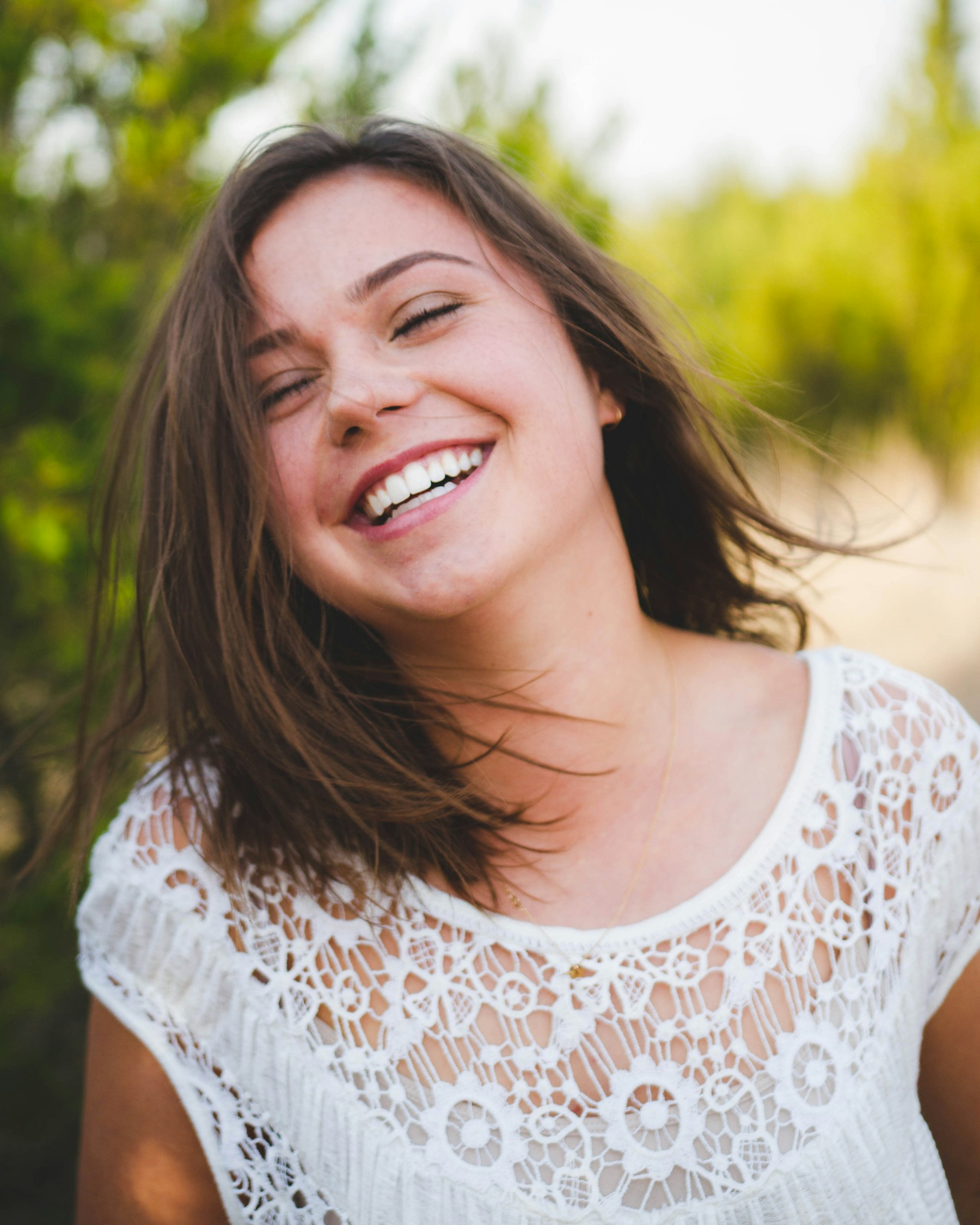 Természetes, felszabadult mosoly · Unsplash illusztráció